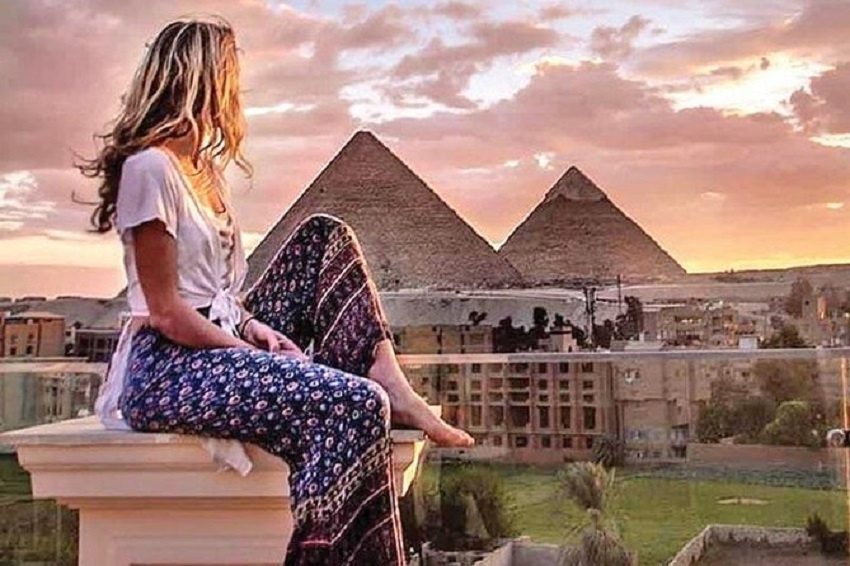 جولة توقف في مطار القاهرة