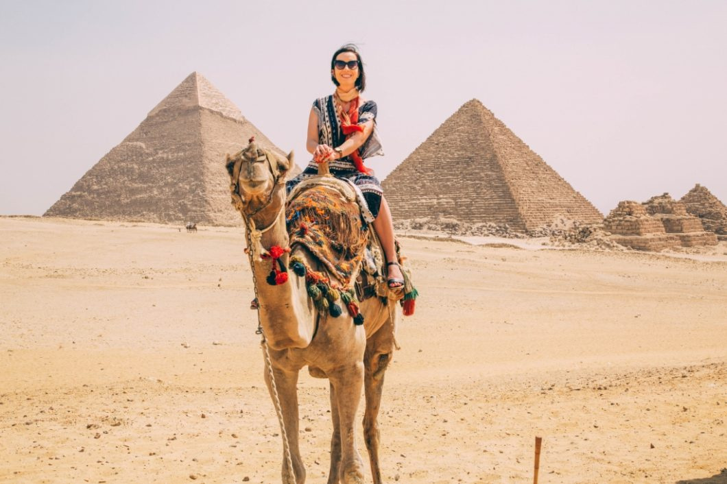 رحلة إلى أهرامات الجيزة من القاهرة