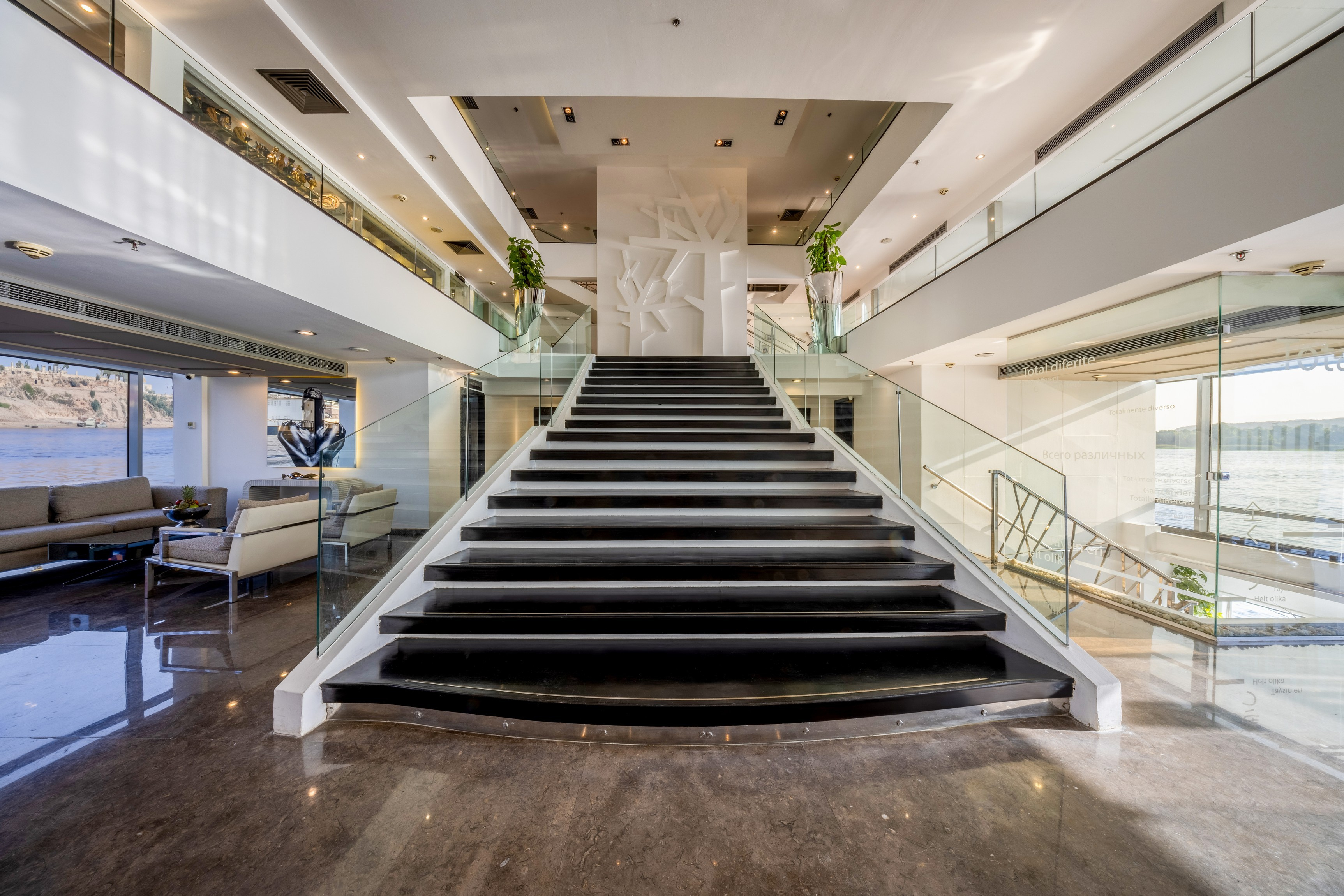 5-tägige Nilkreuzfahrt von Luxor nach Assuan an Bord der M/s Farah Nilkreuzfahrt 5 tägige Nilkreuzfahrt von Luxor nach Assuan mit Farah