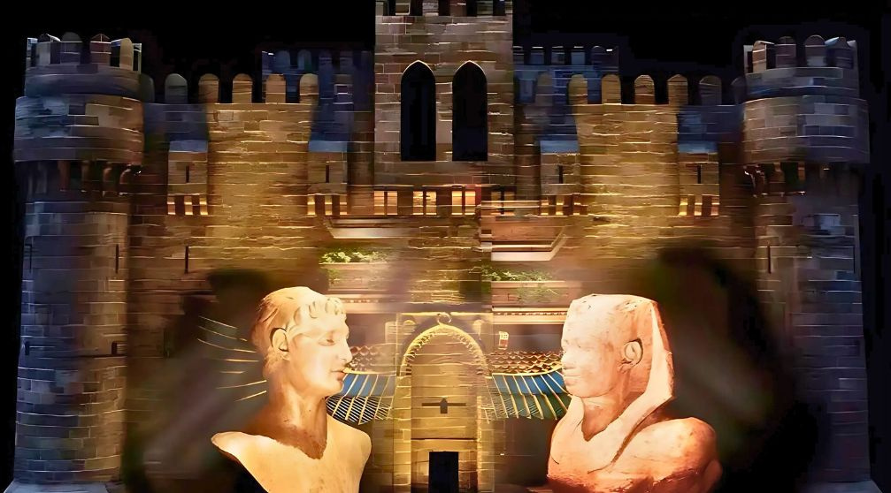 Ton  und Lichtshow in der Zitadelle Qaitbay vom Hafen von Alexandria