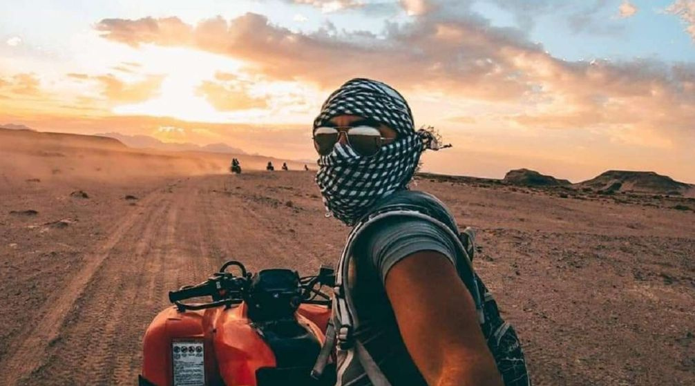 Wüstensafari bei Sonnenuntergang mit ATV Quad von Port Ghalib