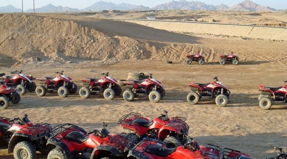 Excursión de safari por el desierto al atardecer en quad desde El Quseir