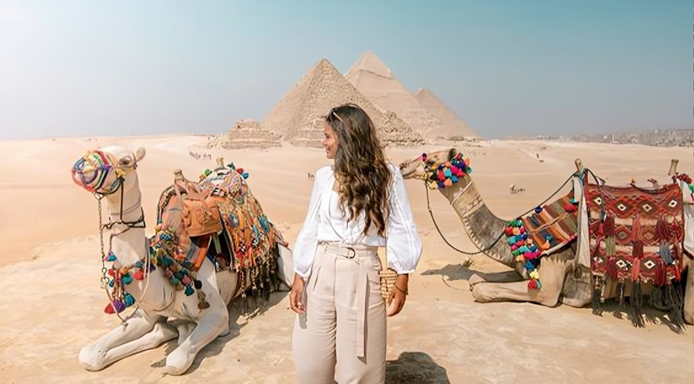 Paquete turístico de 2 días a las pirámides de Giza y el Cairo antiguo.