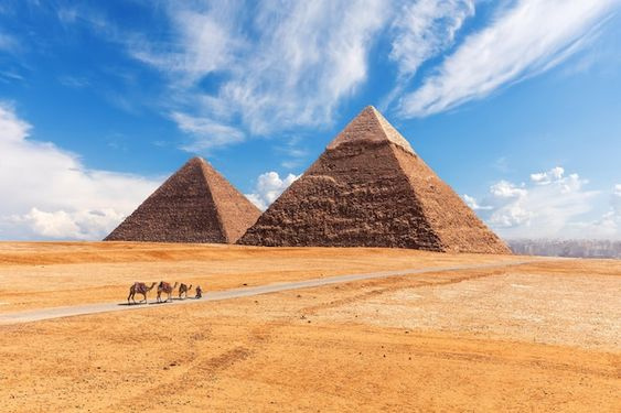 Paquete turístico de 2 días a las pirámides de Giza y el Cairo antiguo.