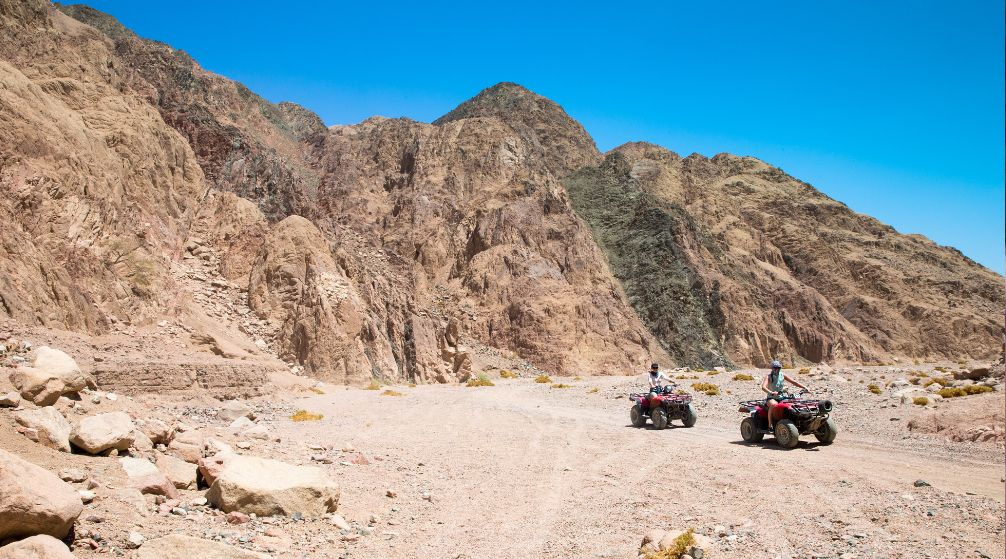 Zonsondergang quad fietstocht vanuit Hurghada